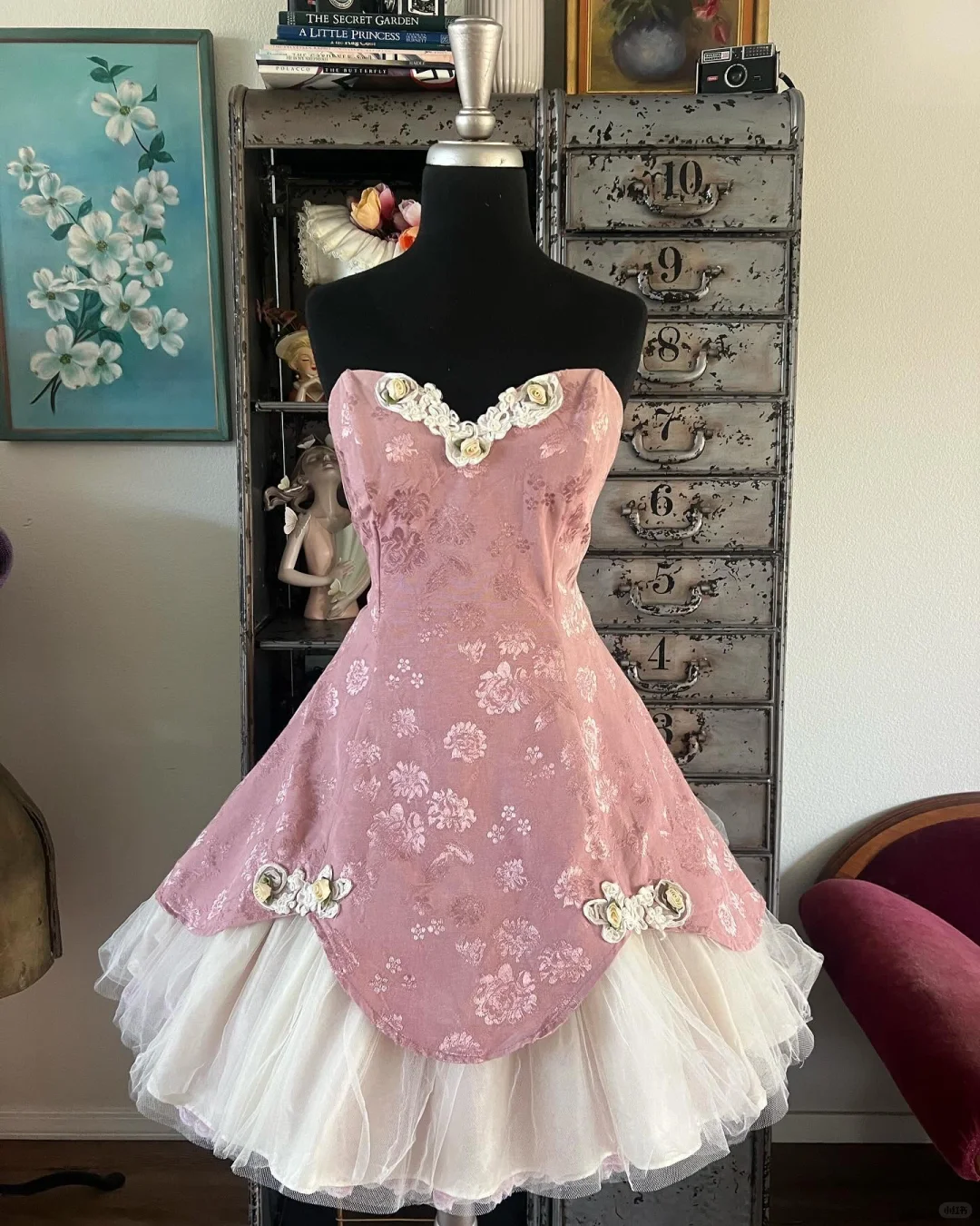 Nuevos vestidos de fiesta cortos de satén con escote en forma de A y apliques de corazón en rosa, TP3923
