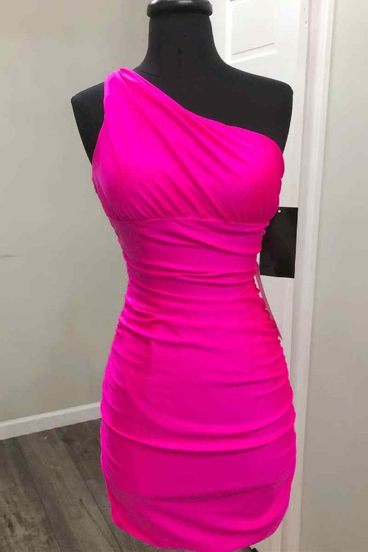 Vestido de noche corto rosa intenso con un solo hombro para la fiesta de bienvenida