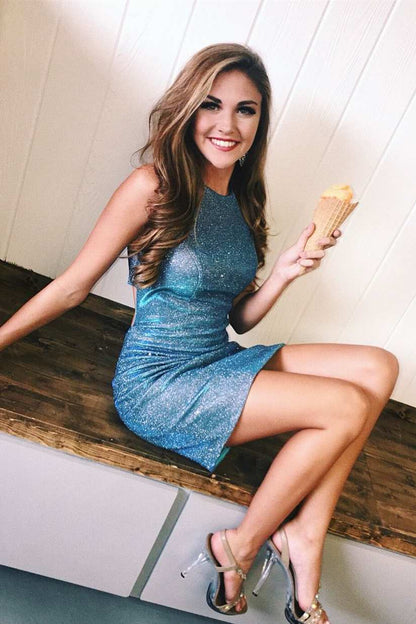Vestido ajustado azul de fiesta con cuello halter y escote en V