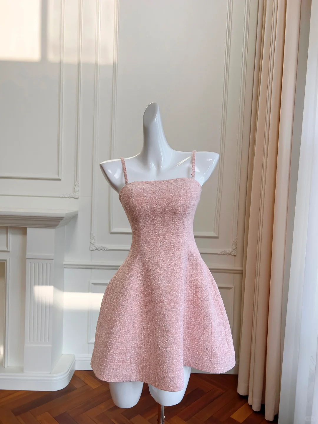 Nuevos vestidos de fiesta cortos, sencillos, de corte A y tirantes finos en color rosa TP3918