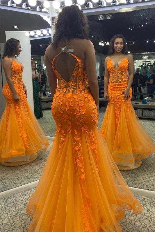 Vestido de fiesta largo estilo sirena con escote en V y espalda descubierta con apliques naranjas únicos