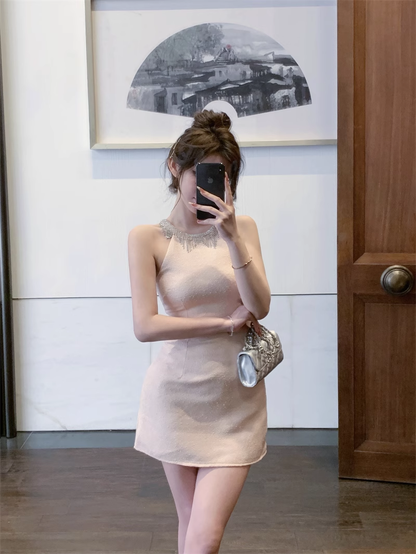 Vestido de fiesta con cuello halter, corte A y diseño de cuentas en rosa, TP3689