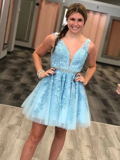 Vestidos de fiesta cortos de encaje azul con escote en V y corte A, vestidos de fiesta cortos de encaje azul.