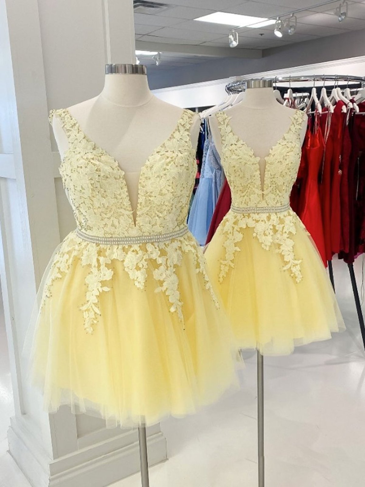 Vestidos de fiesta cortos de encaje amarillo con escote en V y corte A, vestidos de graduación cortos de encaje amarillo
