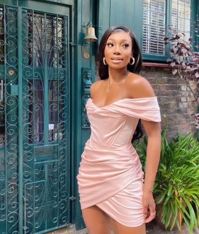 Vestido de fiesta rosa claro para niña negra, con hombros descubiertos y ajustado