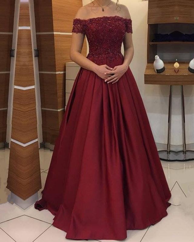 Vestidos de baile de satén hasta el suelo con encaje y hombros descubiertos