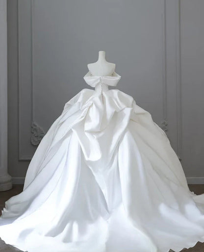 Elegante vestido de novia de satén blanco con hombros descubiertos y volantes, corte A, TP4104
