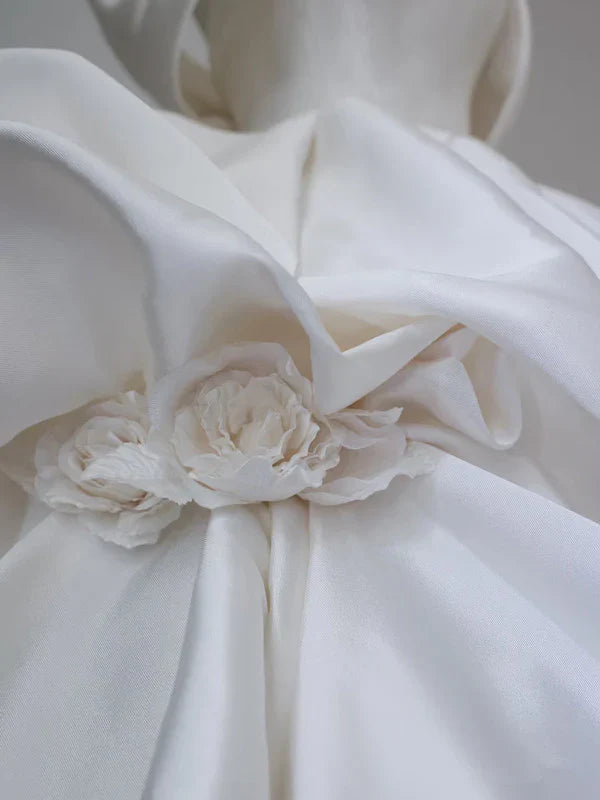 Elegante vestido de novia de satén blanco con hombros descubiertos y volantes, corte A, TP4104