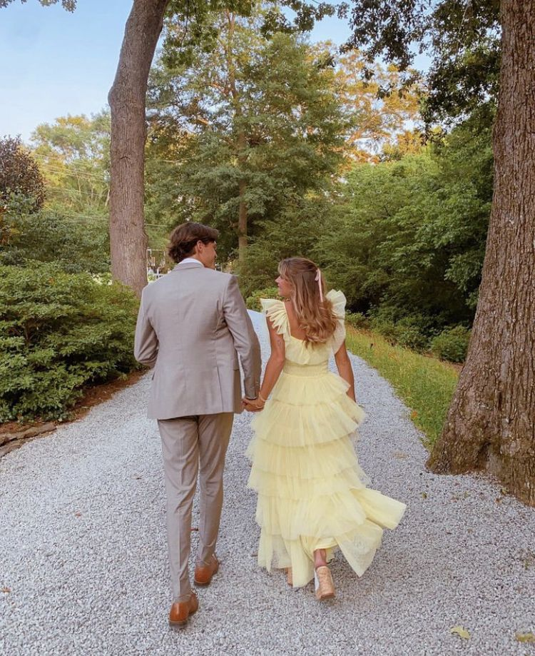 Vestido de fiesta largo de tul escalonado estilo retro amarillo con corte en A