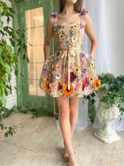 Vestido de fiesta corto con tirantes finos, corte A y diseño floral en tul 3D, TP3610