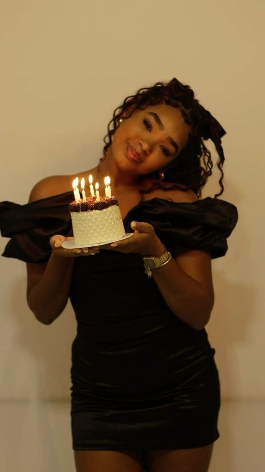Vestido corto de satén negro con hombros descubiertos, sexy, para fiesta de 8.º grado, de verano, para escuela secundaria, para fiesta de bienvenida, atuendo de cumpleaños DH1012