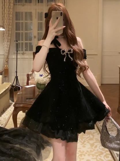 Vestido corto de terciopelo negro con hombros descubiertos, sexy, para fiesta de 8.º grado, de verano, para escuela secundaria, traje de fiesta, atuendo de cumpleaños DH1044