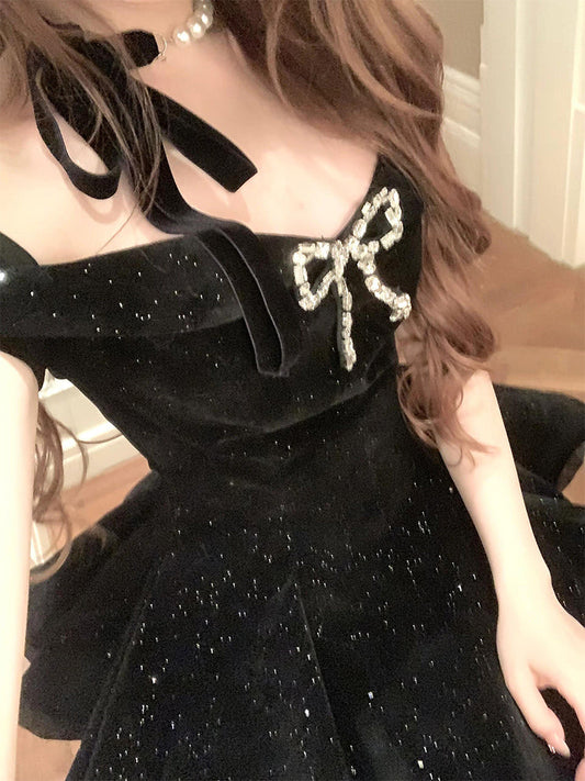Vestido corto de terciopelo negro con hombros descubiertos, sexy, para fiesta de 8.º grado, de verano, para escuela secundaria, traje de fiesta, atuendo de cumpleaños DH1044