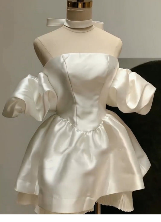 Hermoso vestido de fiesta corto de satén blanco con hombros descubiertos para octavo grado, vestido de fiesta de verano para escuela secundaria, atuendos de cumpleaños DH1060