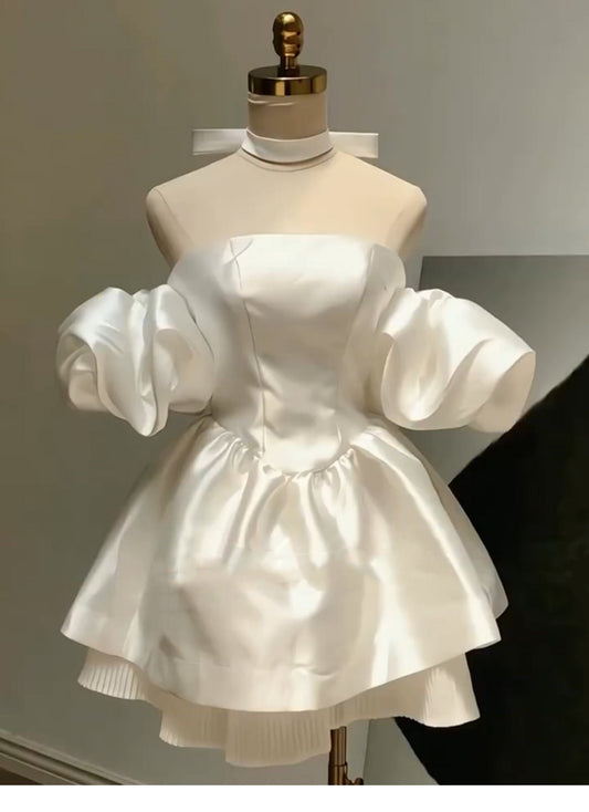 Hermoso vestido de fiesta corto de satén blanco con hombros descubiertos para octavo grado, vestido de fiesta de verano para escuela secundaria, atuendos de cumpleaños DH1060