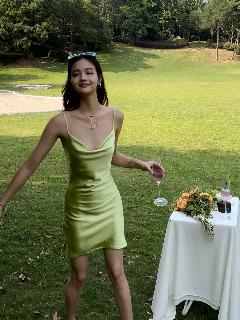 Vestido corto de satén verde salvia con tirantes finos para fiesta de 8.º grado, vestido de verano para escuela secundaria, traje de cumpleaños DH1095