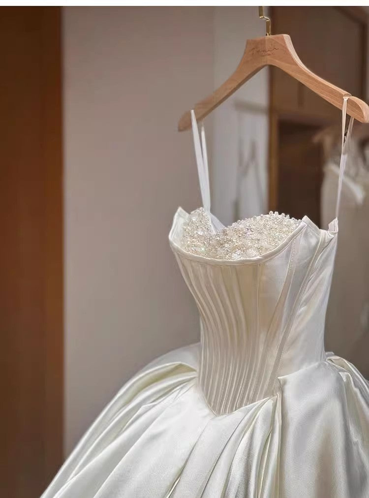 Hermoso vestido de novia de satén blanco largo con escote corazón, DH110
