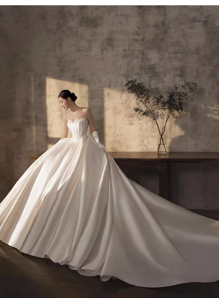 Hermoso vestido de novia de satén blanco largo con escote corazón, DH110