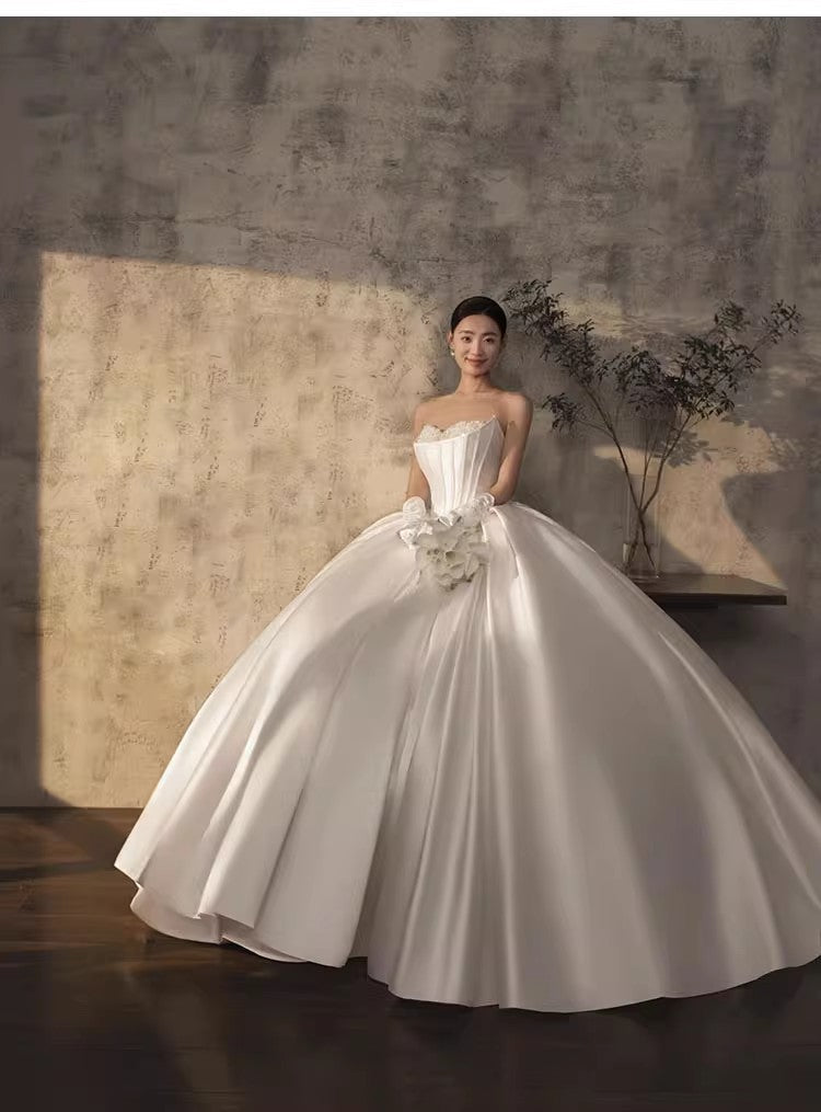 Hermoso vestido de novia de satén blanco largo con escote corazón, DH110