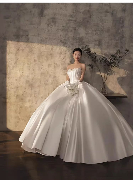 Hermoso vestido de novia de satén blanco largo con escote corazón, DH110