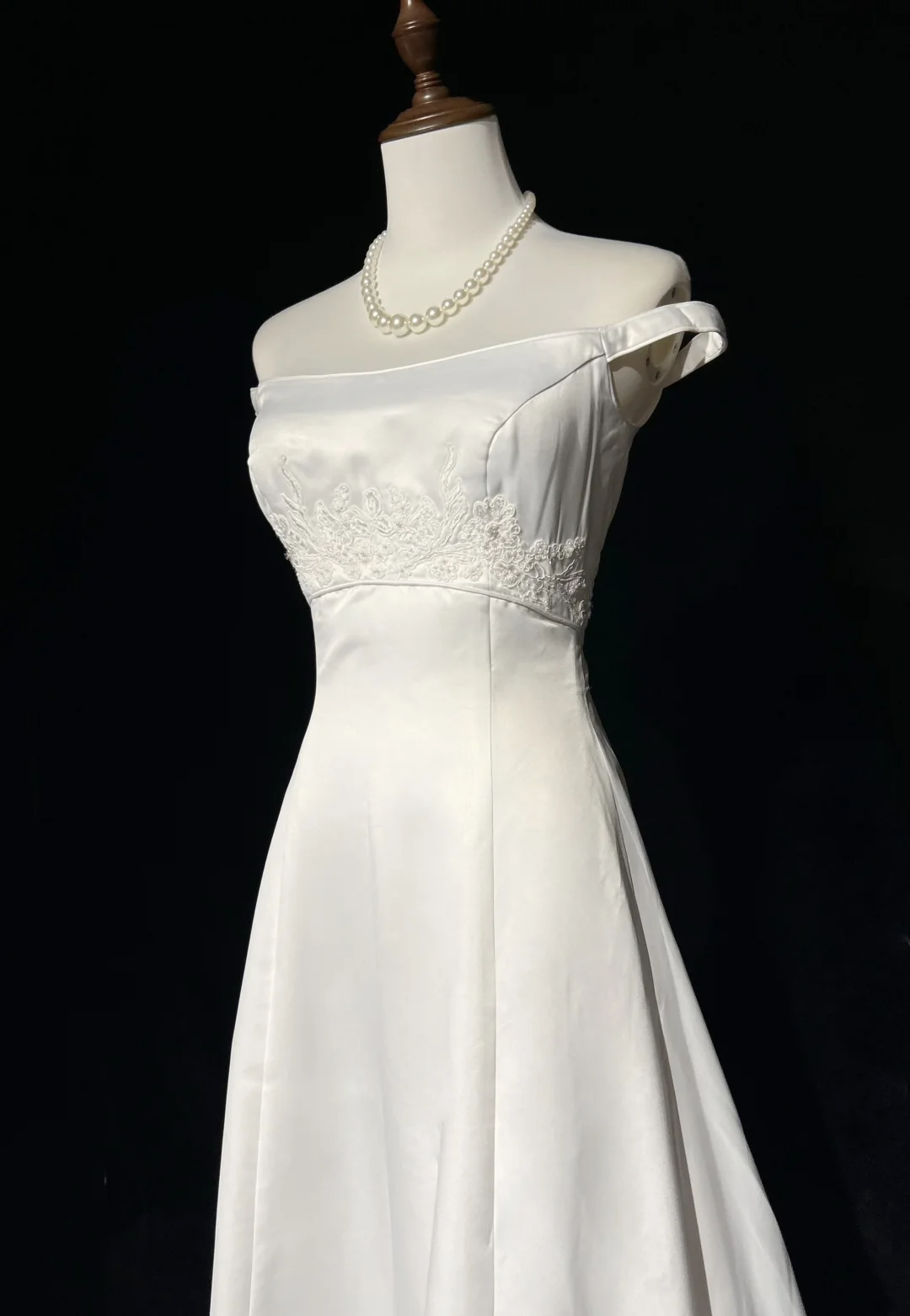 Vestido de novia vintage, corte A, hombros descubiertos, perlas, largo, blanco, años 70, elegante, DH1113