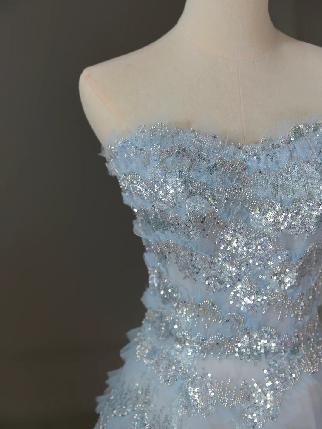 Hermoso vestido de fiesta de quinceañera largo de tul con escote corazón, azul claro, vestido formal de 15 años, vestido de dulces 16 DH1124