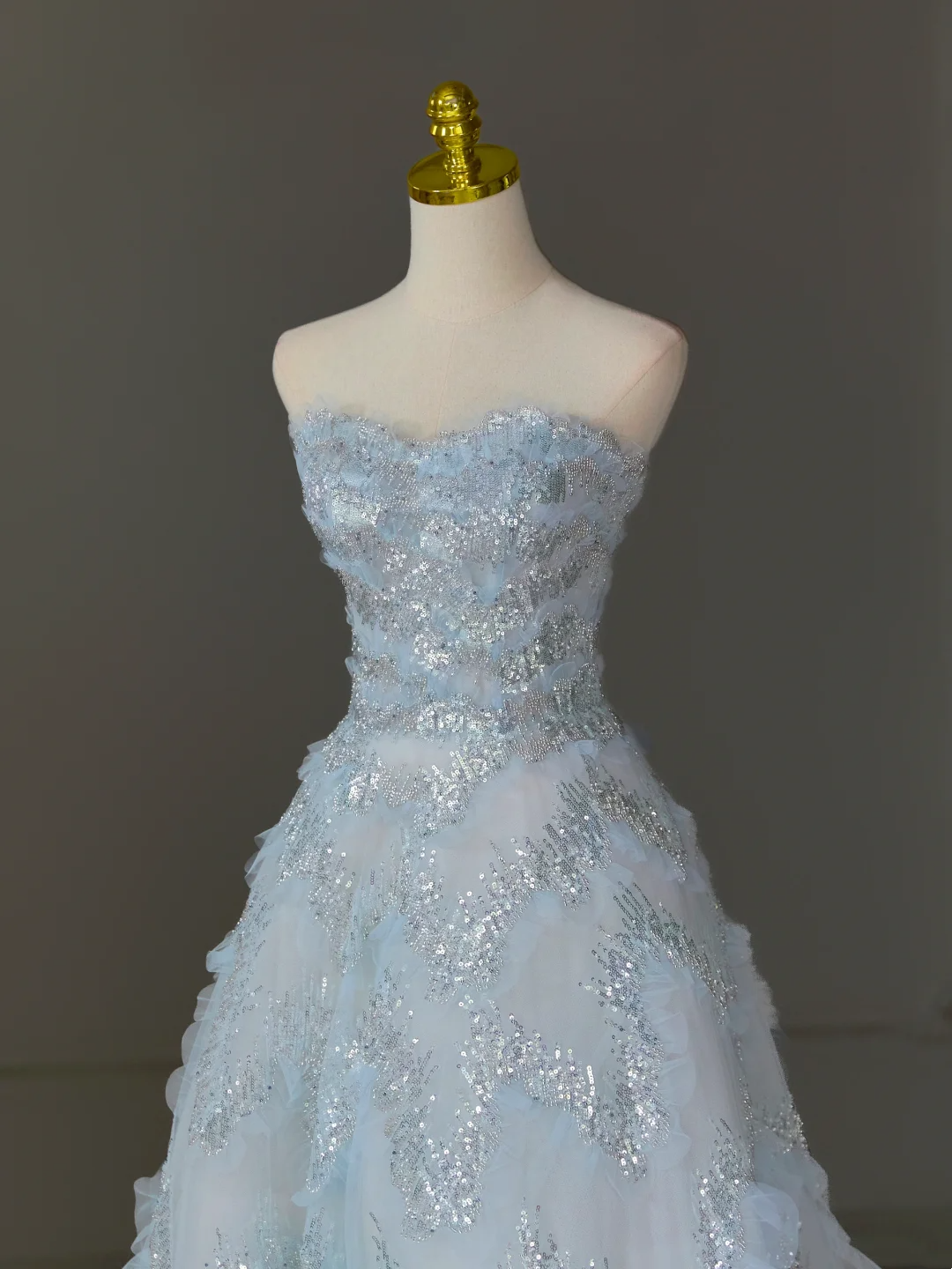 Hermoso vestido de fiesta de quinceañera largo de tul con escote corazón, azul claro, vestido formal de 15 años, vestido de dulces 16 DH1124