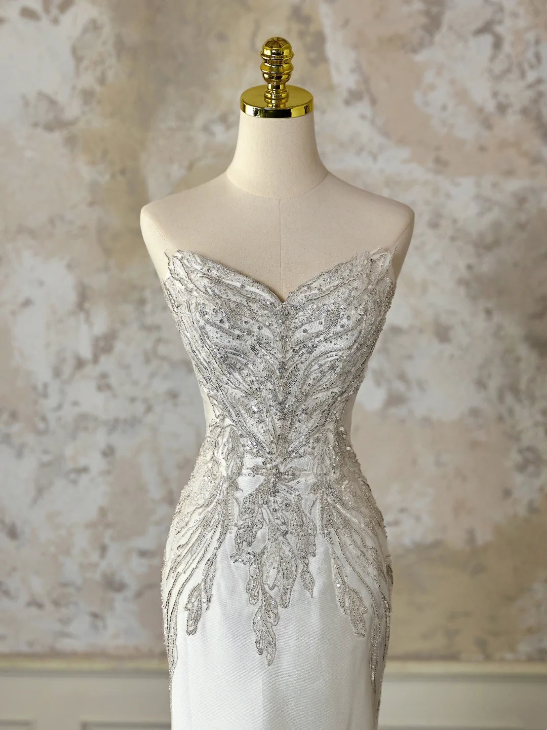 Vestido de novia modesto de corte sirena con escote corazón, sin mangas, con cuentas plateadas, largo blanco, elegante, DH1128