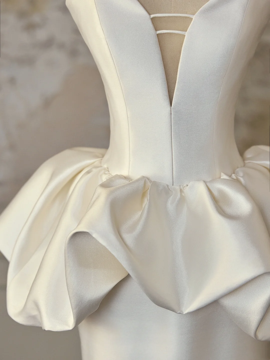 Vestido de novia modesto de corte sirena, escote corazón, sin mangas, satén, largo, color marfil, elegante, DH1130