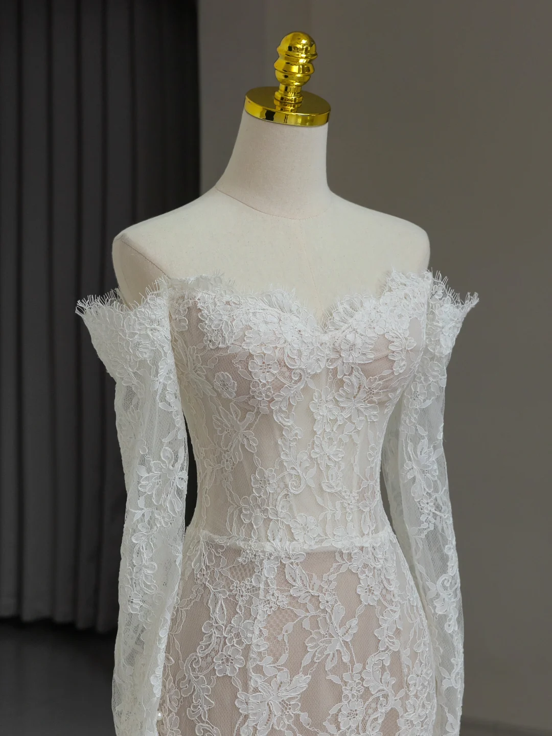 Vestido de novia modesto de corte sirena con hombros descubiertos, blanco, mangas largas, encaje, elegante, DH1138