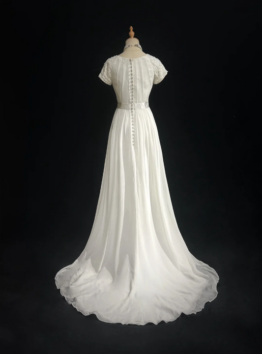 Vestido de novia modesto, corte A, escote cuadrado, blanco, mangas cortas, de gasa, Timeless Brides, DH1142