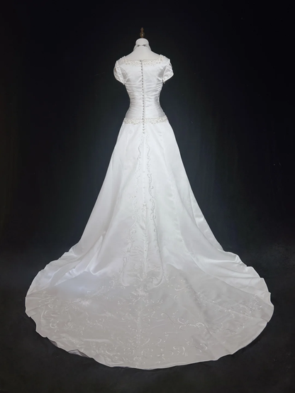 Vestido de novia vintage, corte A, escote cuadrado, blanco, manga corta, satén, años 60, Timeless Brides, DH1143