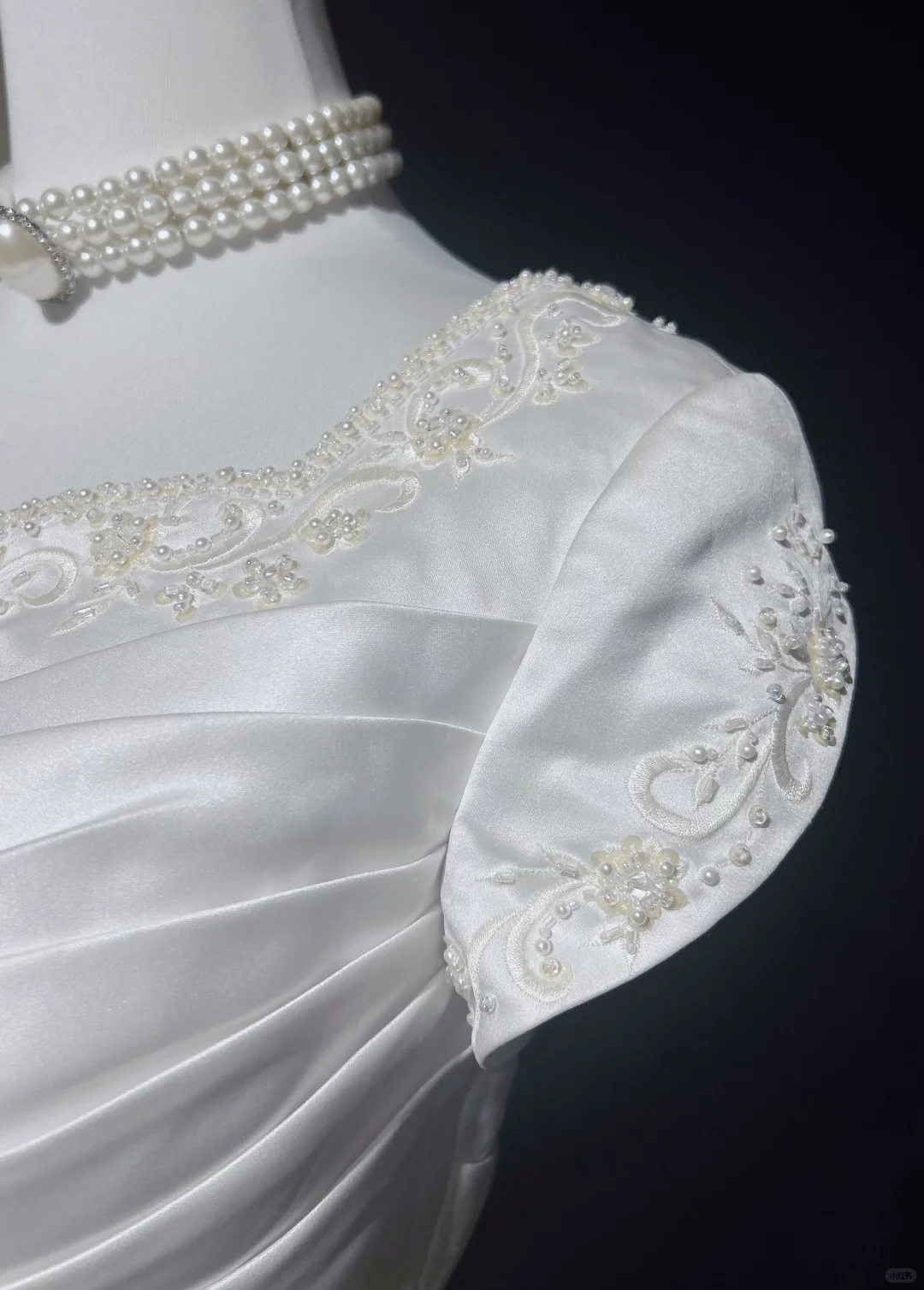 Vestido de novia vintage, corte A, escote cuadrado, blanco, manga corta, satén, años 60, Timeless Brides, DH1143