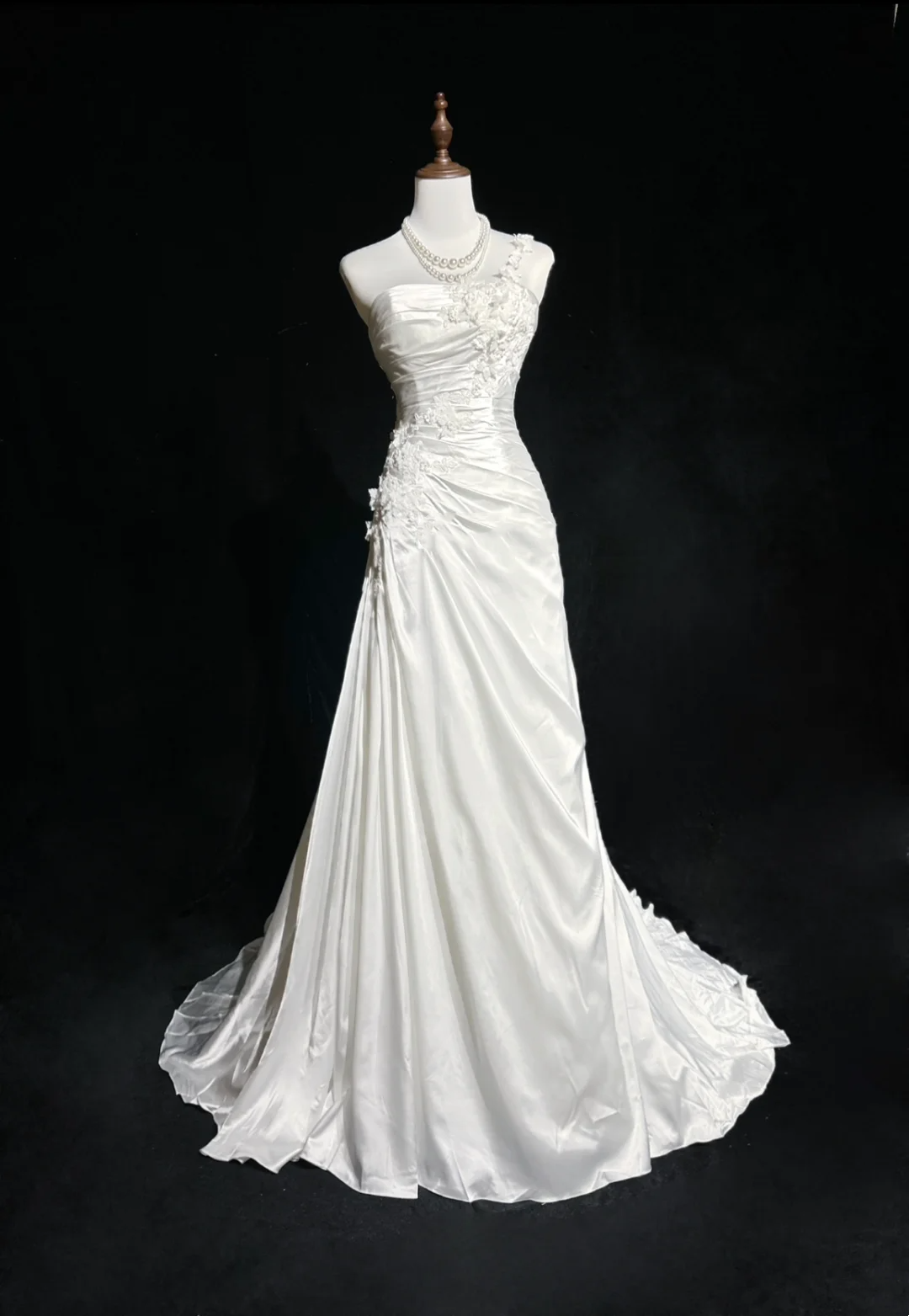 Vestido de novia clásico y elegante, corte sirena, un hombro, largo, blanco, de satén, años 70, estilo vintage, DH1147