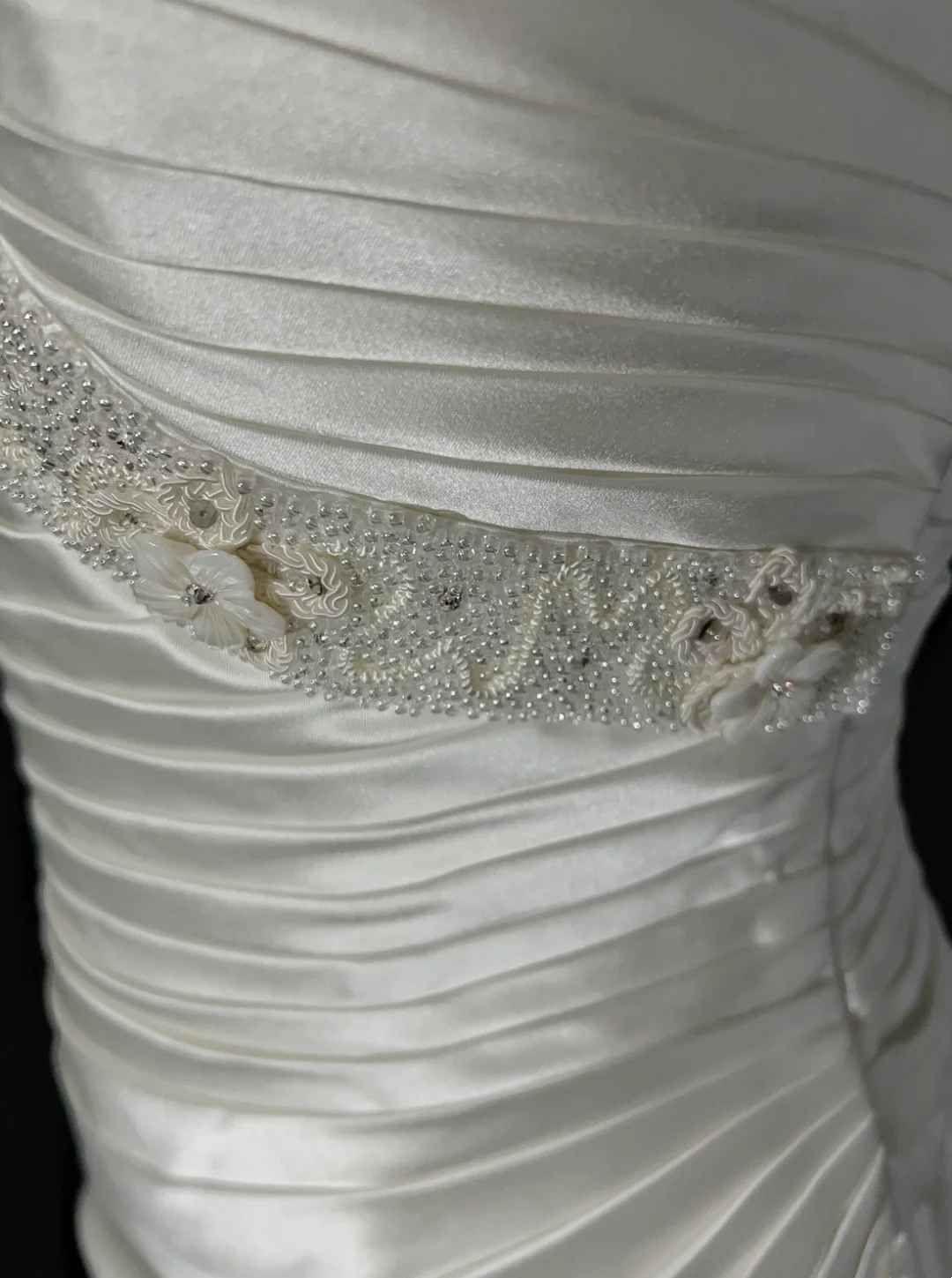 Vestido de novia único, corte A, escote en V, satén blanco, cuentas, estilo años 90, vestidos de novia vintage DH1163