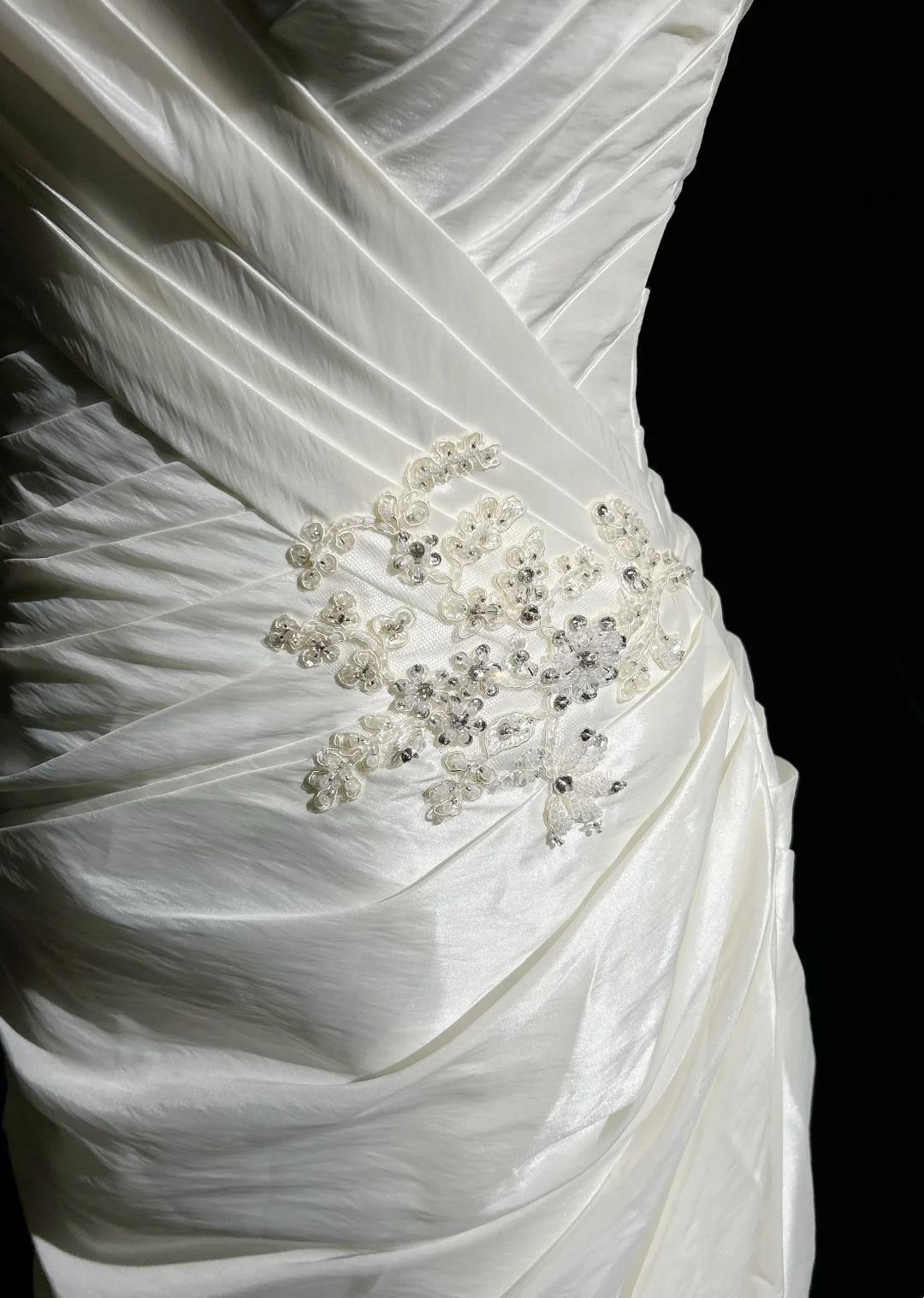 Vestido de novia único de corte sirena con escote en V y apliques de tafetán blanco, estilo años 90, estilo vintage, DH1165