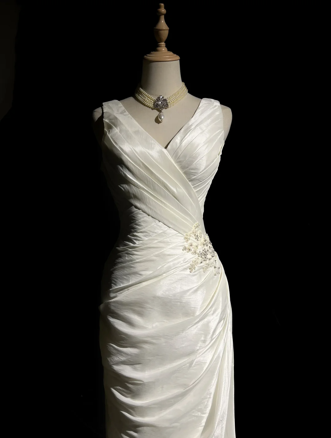 Vestido de novia único de corte sirena con escote en V y apliques de tafetán blanco, estilo años 90, estilo vintage, DH1165