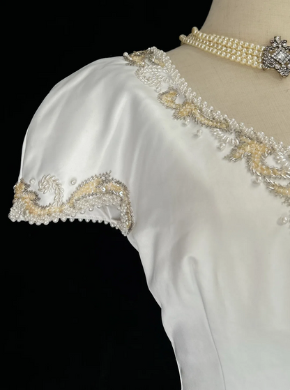 Vestido de novia clásico, corte evasé, escote en V, blanco, satén, largo, años 70, estilo vintage, DH1260