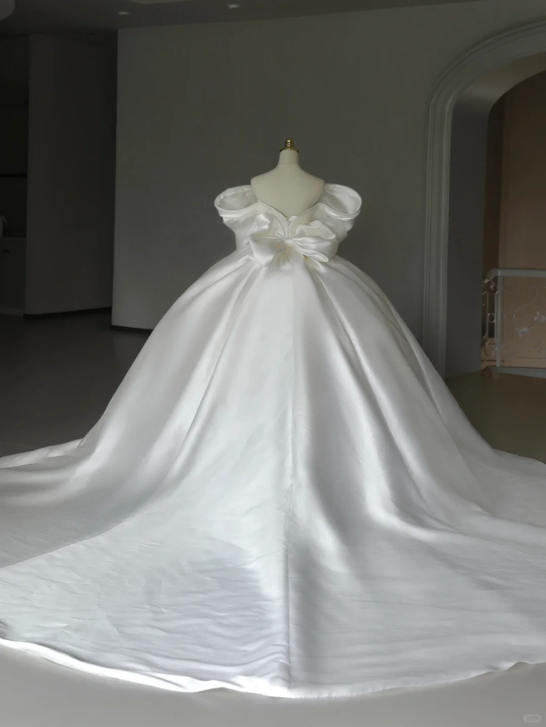 Vestido de novia princesa, vestido de baile, hombros descubiertos, satén, manga corta blanca, vestidos de novia modestos, DH1287
