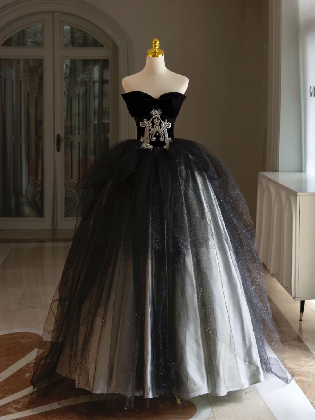 Vestido de quinceañera de lujo con escote corazón, hombros descubiertos, apliques de encaje y tul negro, vestido de quinceañera, vestidos formales, vestido de 15 años, vestido de dulces 16 DH1292