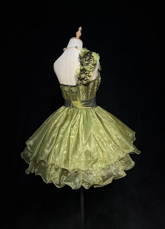 Hermoso vestido de fiesta de un solo hombro en organza verde oliva con capas, vestidos formales para el regreso a casa de séptimo grado, vestido de fiesta corto para escuela secundaria, atuendos de cóctel y cumpleaños DH1450