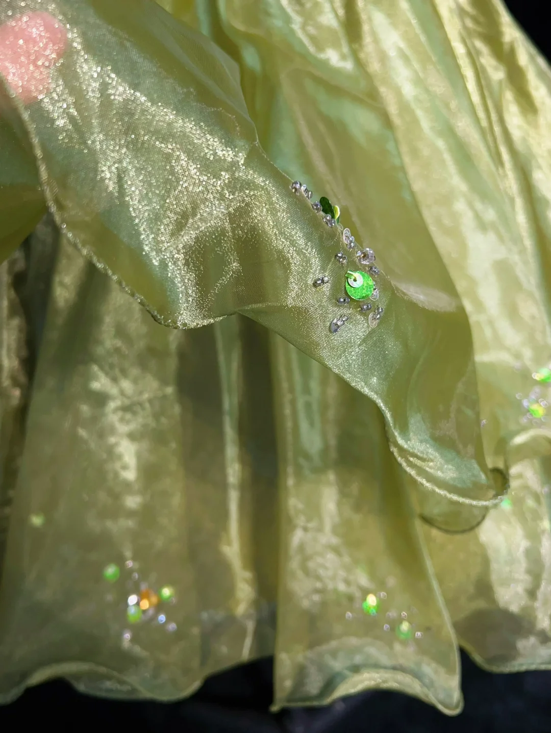 Hermoso vestido de fiesta de un solo hombro en organza verde oliva con capas, vestidos formales para el regreso a casa de séptimo grado, vestido de fiesta corto para escuela secundaria, atuendos de cóctel y cumpleaños DH1450