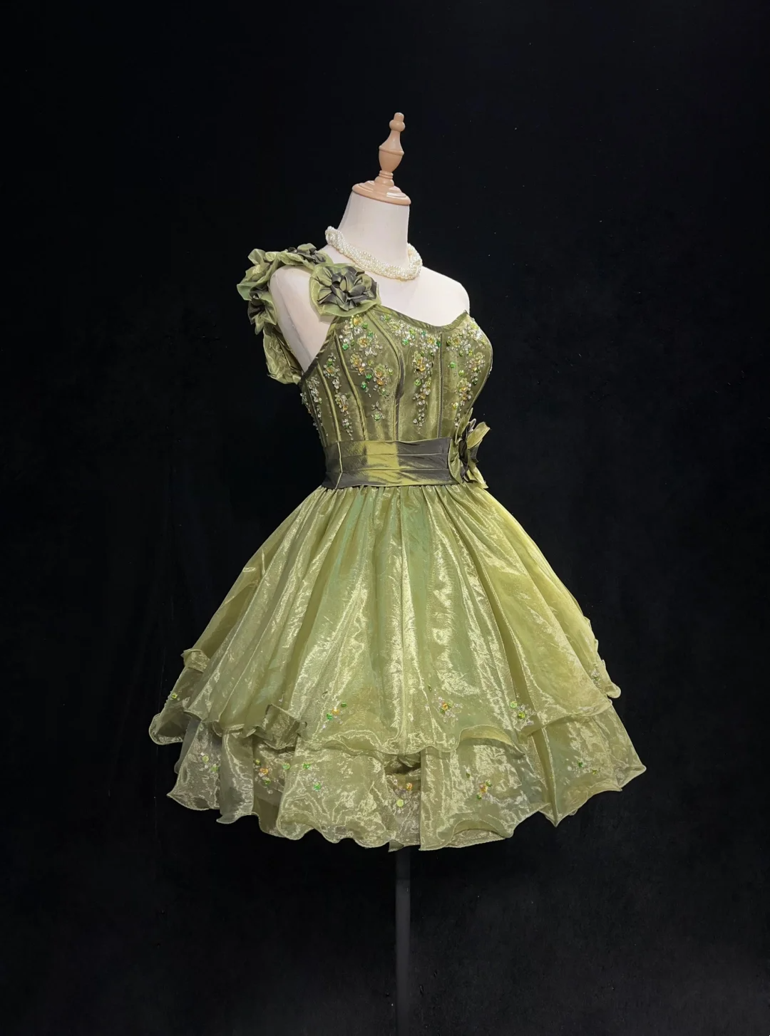 Hermoso vestido de fiesta de un solo hombro en organza verde oliva con capas, vestidos formales para el regreso a casa de séptimo grado, vestido de fiesta corto para escuela secundaria, atuendos de cóctel y cumpleaños DH1450