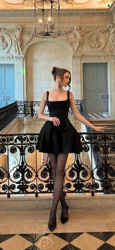 Vestido corto de satén negro con escote cuadrado y corte A, estilo formal, para octavo grado, de regreso a casa, semiformal, para escuela secundaria, cóctel, DH1672