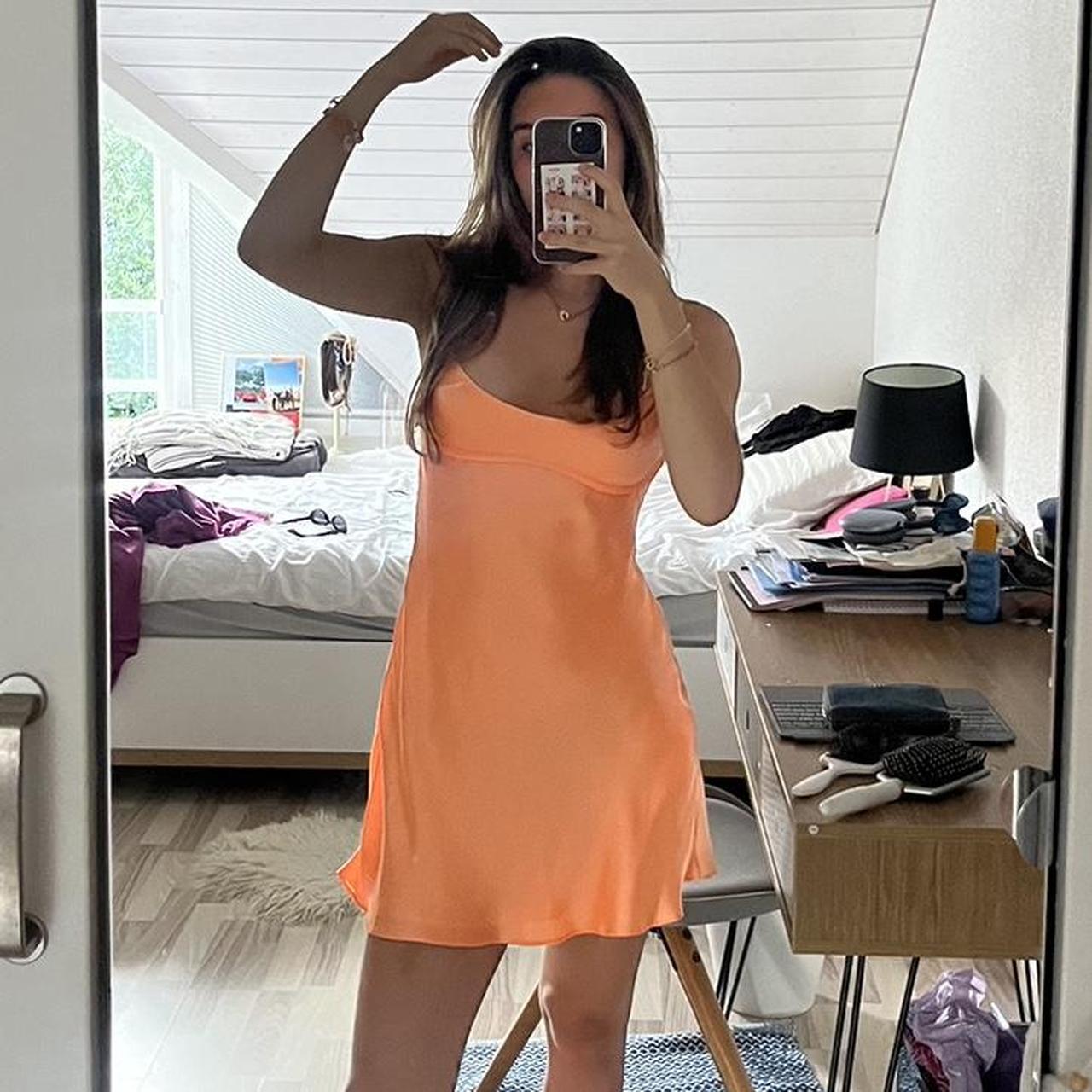 Vestidos de fiesta cortos de satén naranja con corte en A y tirantes finos para octavo grado, vestidos de fiesta semi formales para escuela secundaria, vestidos de cóctel sin espalda DH1722