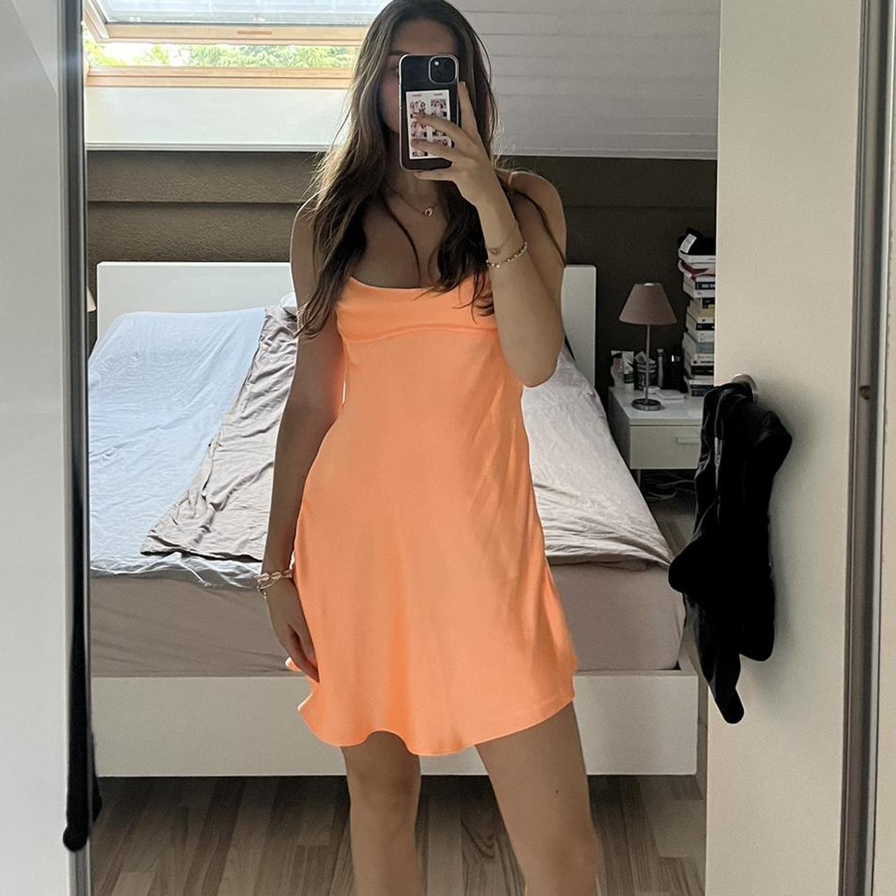 Vestidos de fiesta cortos de satén naranja con corte en A y tirantes finos para octavo grado, vestidos de fiesta semi formales para escuela secundaria, vestidos de cóctel sin espalda DH1722