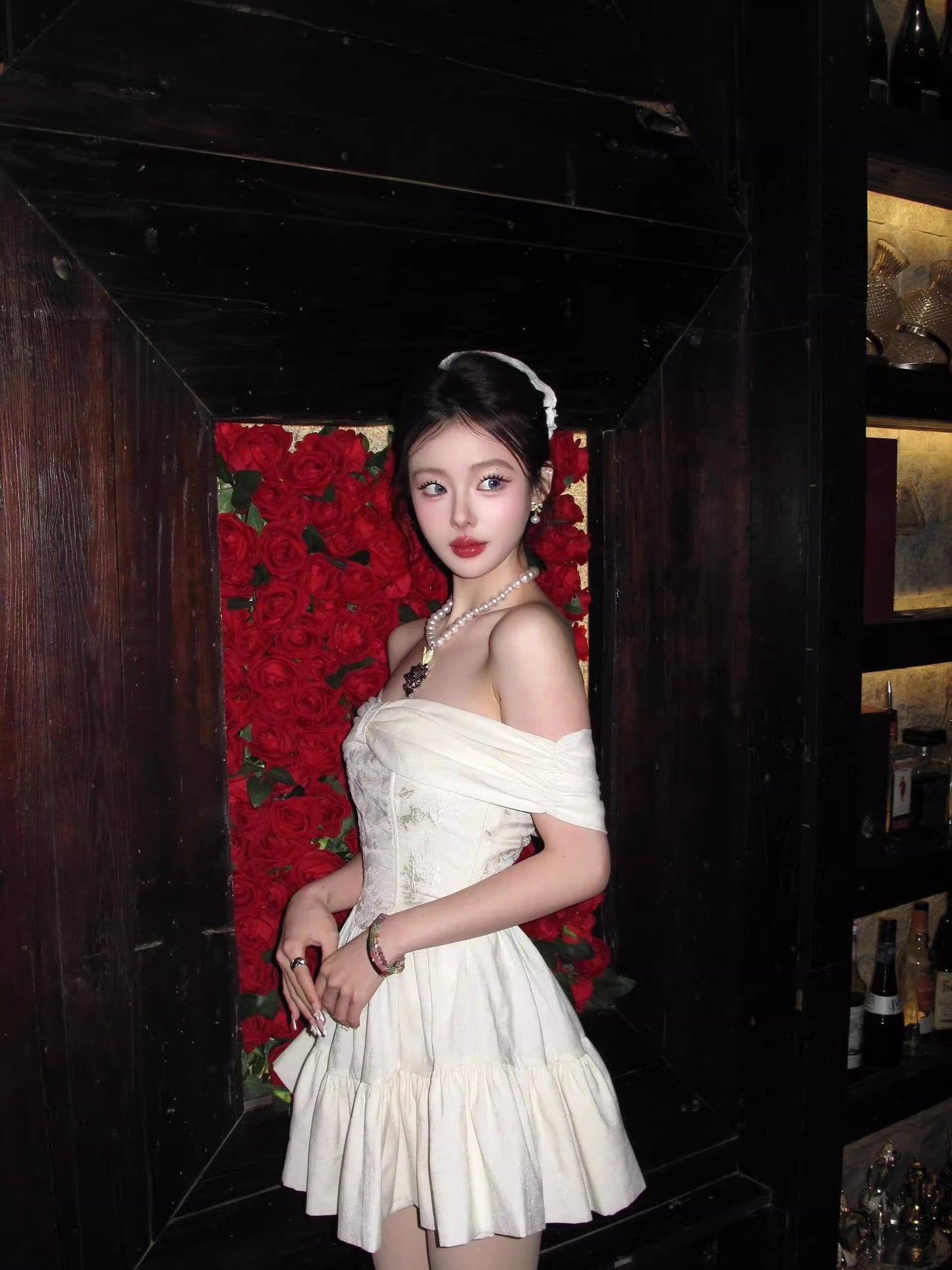 Vestido corto de satén blanco con encaje y hombros descubiertos, elegante, para fiesta de 8.º grado, de corte A y corte en A, para escuela secundaria, para cumpleaños número 16, DH1796