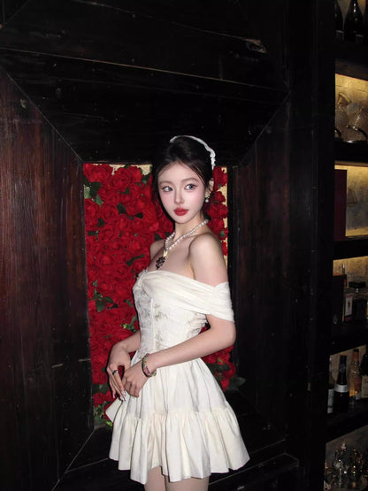 Vestido corto de satén blanco con encaje y hombros descubiertos, elegante, para fiesta de 8.º grado, de corte A y corte en A, para escuela secundaria, para cumpleaños número 16, DH1796