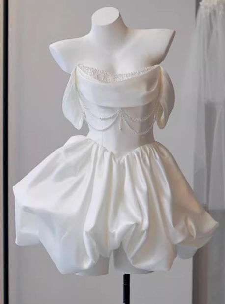 Vestido corto de cóctel blanco, corte A, sin tirantes, para octavo grado, para escuela secundaria, Hoco Outfits DH1886