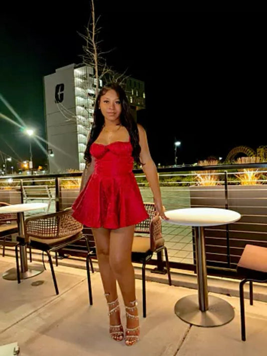 Vestido elegante de satén rojo con tirantes tipo A para graduación, inspiración para vestidos cortos y mini formales de 8.º grado, vestido de fiesta de secundaria, vestido de graduación, vestido de cóctel, atuendos para 16.º cumpleaños DH1924